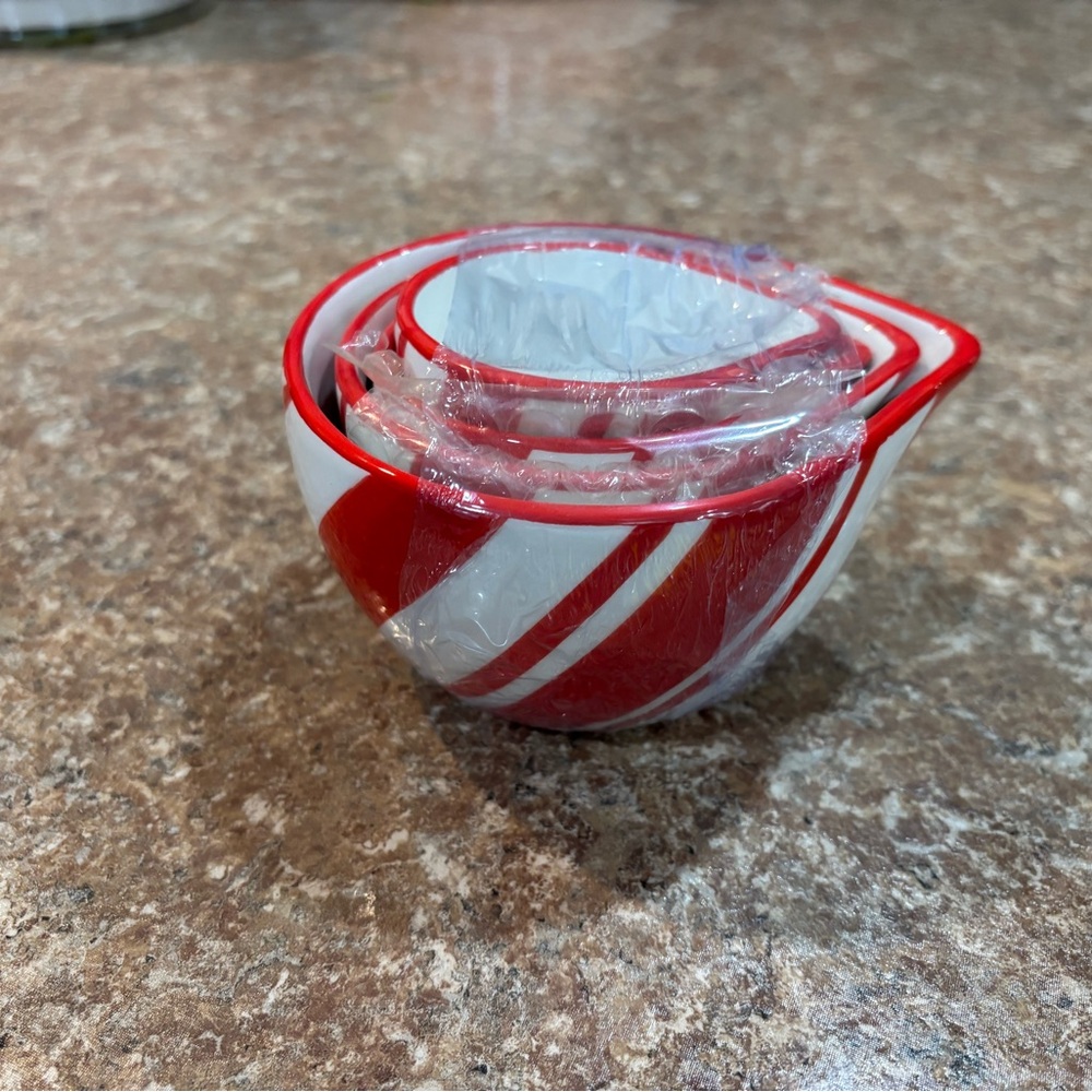 Red and White peppermint striped Winco Set Measuring Cups NWT never used.